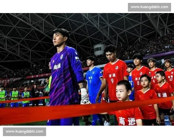 国足体脂率超苏超一倍！草根腹肌完爆职业队，训练态度成致命伤