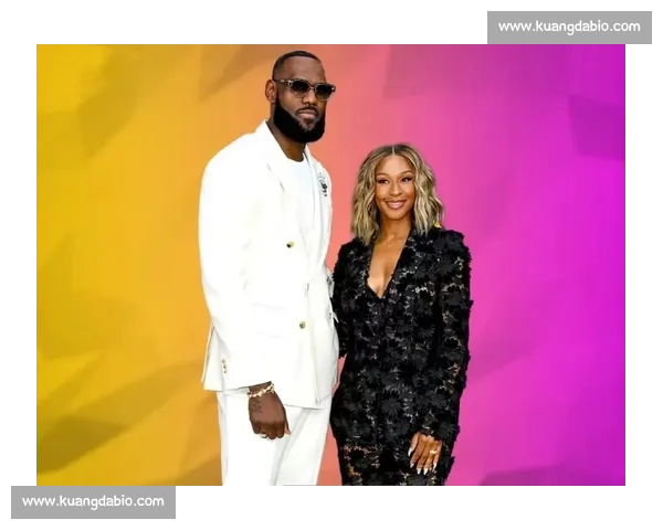 萨瓦娜劝老詹退役：家庭与篮球的终极博弈